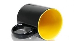 Кружка керамическая хамелеон черная внутри жёлтая стандарт 330мл